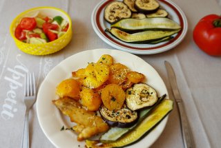 Pui si legume la gratar cu garnitura de cartofi cu parmezan