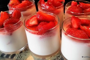 Desert pana cotta cu lapte si capsuni