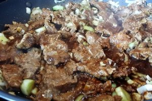 Carne de vita sotata in stil mongolez