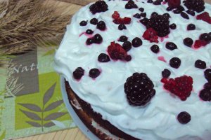 Desert tort rustic de vara cu fructe de padure