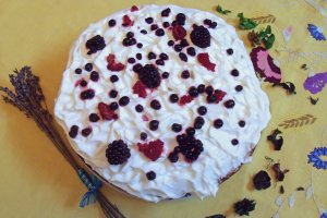 Desert tort rustic de vara cu fructe de padure