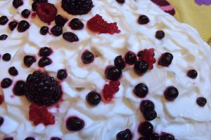 Desert tort rustic de vara cu fructe de padure