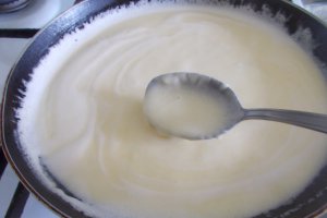 Sos alb, din smantana si cascaval