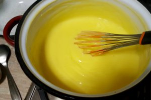 Desert prajitura aromata cu mere si budinca de vanilie