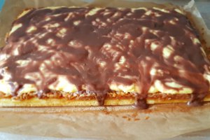 Desert prajitura aromata cu mere si budinca de vanilie