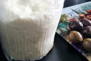 Dovlecei sotati cu branza ricotta sarata