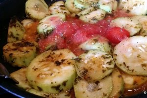 Dovlecei sotati cu branza ricotta sarata