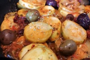 Dovlecei sotati cu branza ricotta sarata