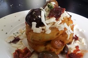 Dovlecei sotati cu branza ricotta sarata