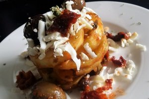 Dovlecei sotati cu branza ricotta sarata