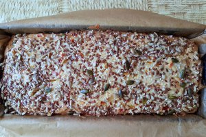 Aperitiv chec cu legume, carnati si mix de seminte