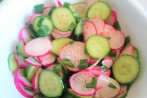 Salata cu castraveti si ridichi