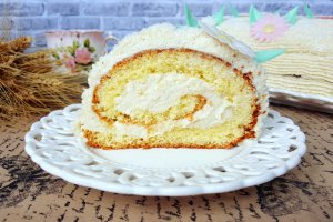 Desert rulada cu crema de vanilie si nuca de cocos