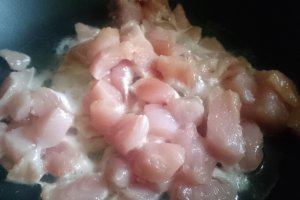 Salata de marti - cu pui, varza rosie si rucola