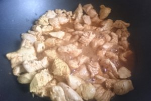 Salata de marti - cu pui, varza rosie si rucola
