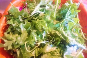 Salata de marti - cu pui, varza rosie si rucola