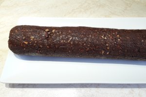 Salam de biscuiti cu alune si mascarpone