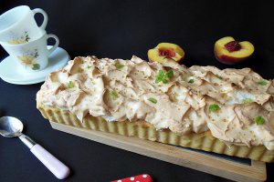 Tarta cu piersici si bezea