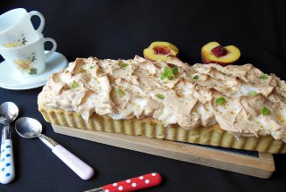 Tarta cu piersici si bezea