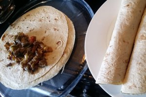 Fajitas cu carne si ghiveci de legume