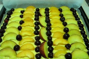 Prajitura cu fructe si bezea