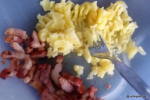 Piure de cartofi cu varza si bacon