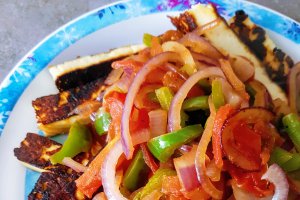Lipii umplute cu branza indiana si legume in sos Jalfrezi