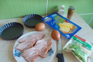 Aperitiv Oua ochiuri cu cascaval si kaiser la cuptor