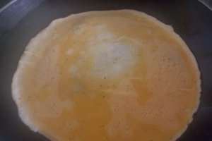 Aperitiv rulouri de omleta, cu jambon si cascaval