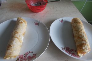 Aperitiv rulouri de omleta, cu jambon si cascaval