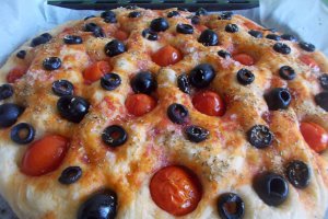 Foccacia cu masline si rosii