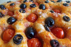 Foccacia cu masline si rosii