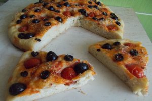 Foccacia cu masline si rosii