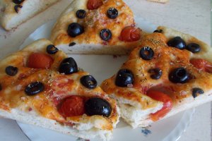 Foccacia cu masline si rosii