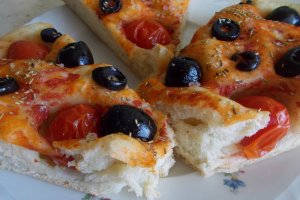 Foccacia cu masline si rosii