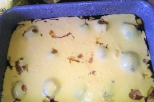 Desert prajitura rasturnata cu mere, mango si afine