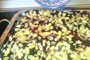 Desert prajitura rasturnata cu mere, mango si afine