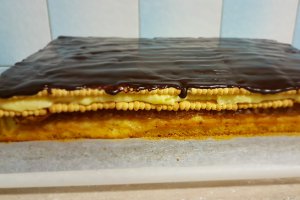 Desert prajitura cu mere, biscuiti si budinca de vanilie