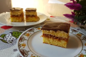Desert prajitura cu mere, biscuiti si budinca de vanilie