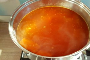 Supa de rosii cu galuste pufoase de gris