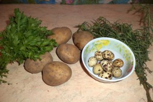 Aperitiv piure de cartofi aromat cu oua de prepelita