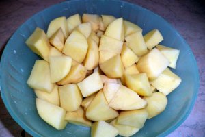 Aperitiv piure de cartofi aromat cu oua de prepelita