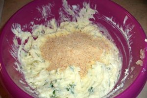 Aperitiv piure de cartofi aromat cu oua de prepelita