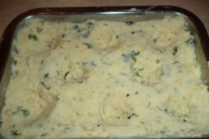 Aperitiv piure de cartofi aromat cu oua de prepelita