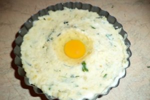 Aperitiv piure de cartofi aromat cu oua de prepelita