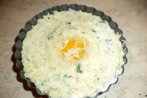 Aperitiv piure de cartofi aromat cu oua de prepelita