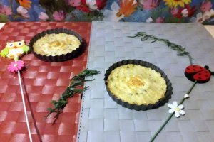 Aperitiv piure de cartofi aromat cu oua de prepelita