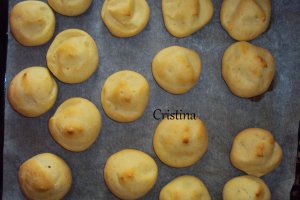 Desert choux a la creme cu struguri