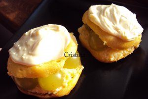 Desert choux a la creme cu struguri