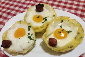 Aperitiv cartofi surpriza